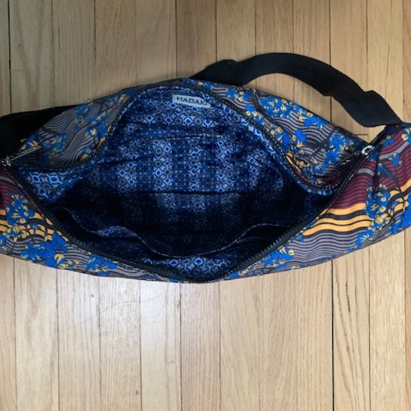Hadaki Hobo Bag - Picture 3 of 6